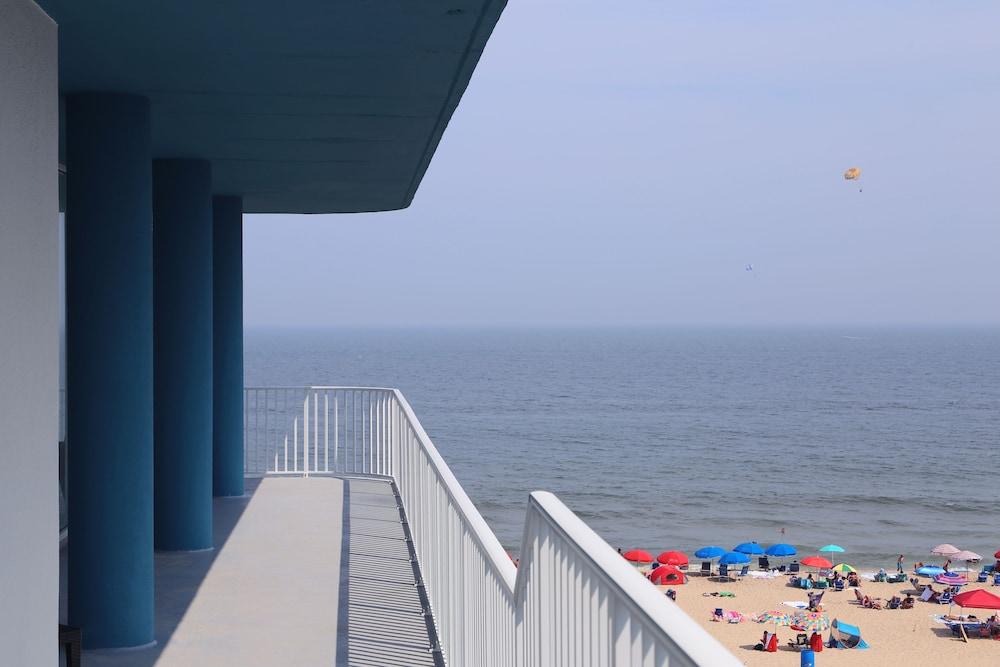 Doubletree By Hilton Ocean City Oceanfront Exterior photo