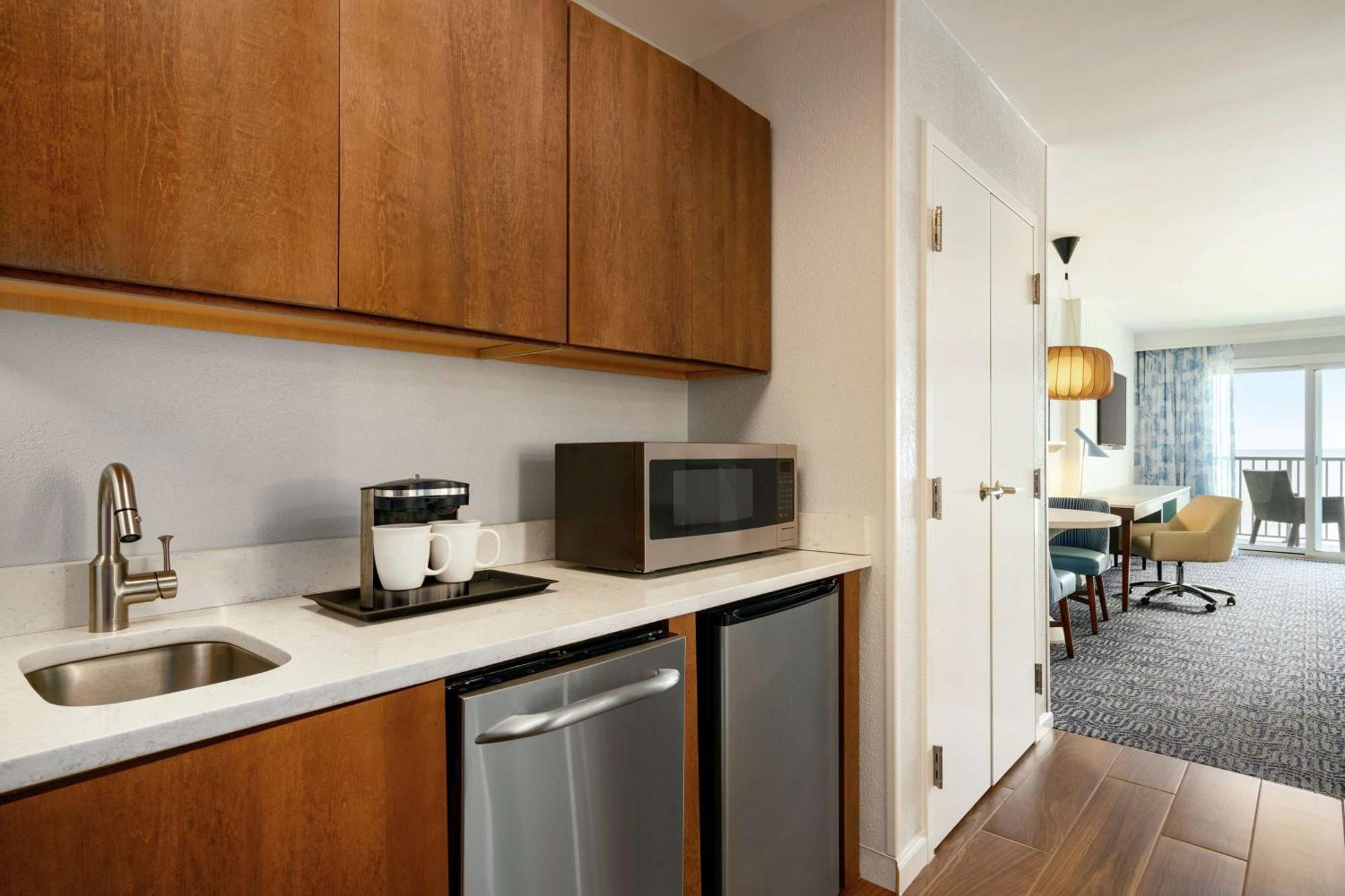 Doubletree By Hilton Ocean City Oceanfront Exterior photo