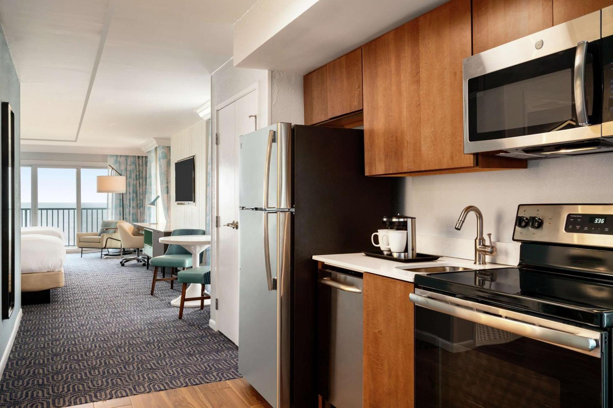 Doubletree By Hilton Ocean City Oceanfront Exterior photo